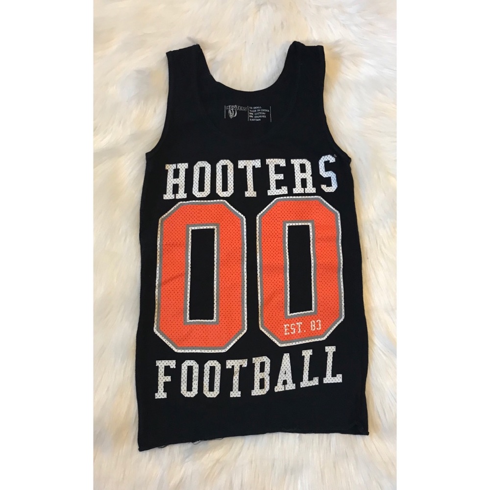 Hooters tank top
